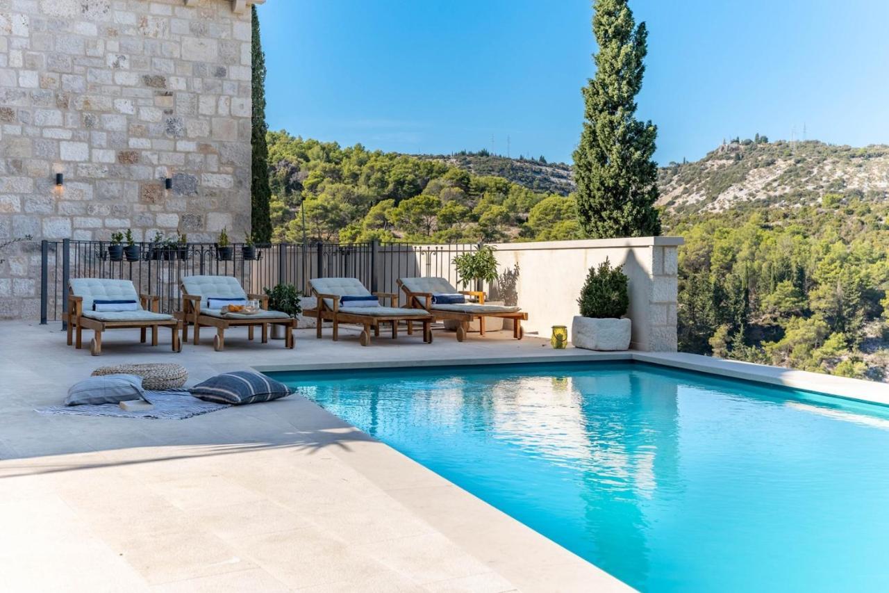 New Villa Ani! Traditional And Luxurious 4-Bedroom Villa With Heated Pool And Sea Views Постира Екстериор снимка