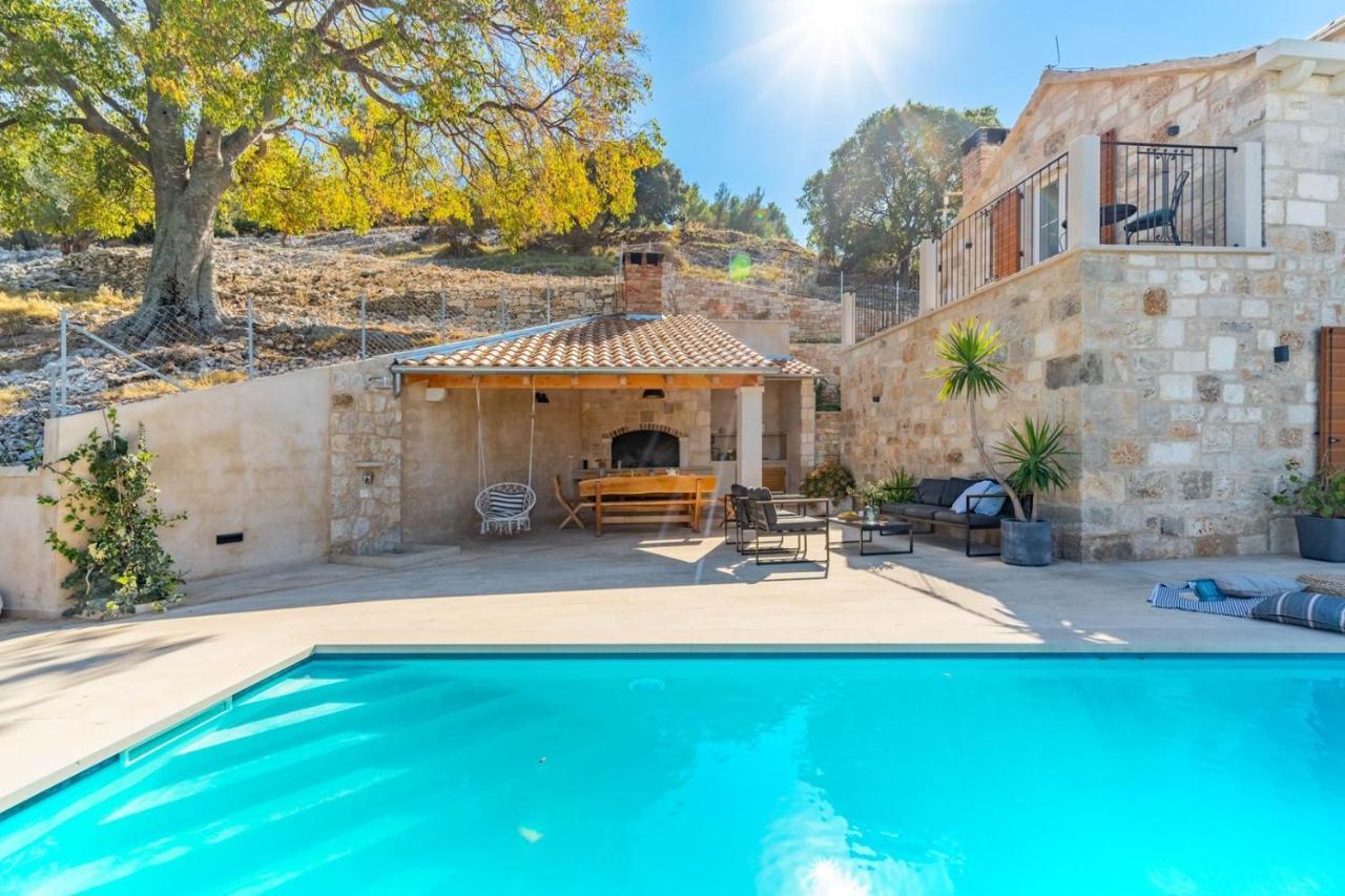 New Villa Ani! Traditional And Luxurious 4-Bedroom Villa With Heated Pool And Sea Views Постира Екстериор снимка
