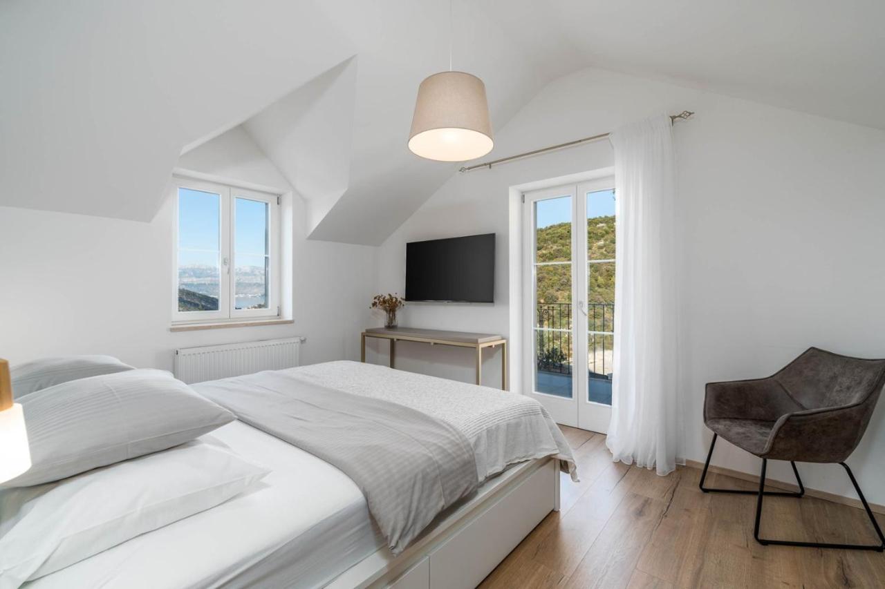 New Villa Ani! Traditional And Luxurious 4-Bedroom Villa With Heated Pool And Sea Views Постира Екстериор снимка