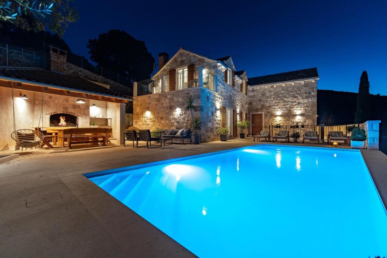 New Villa Ani! Traditional And Luxurious 4-Bedroom Villa With Heated Pool And Sea Views Постира Екстериор снимка