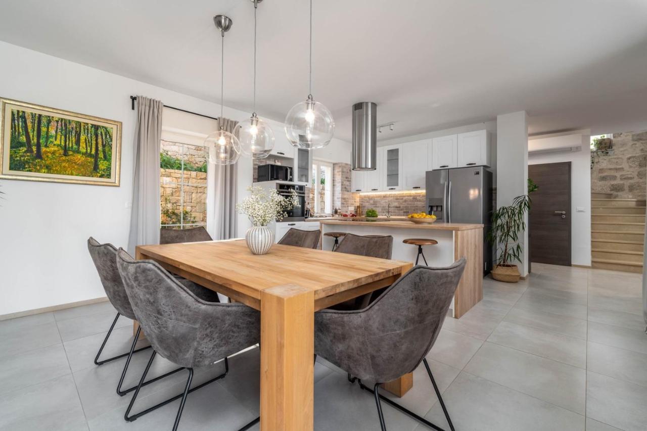 New Villa Ani! Traditional And Luxurious 4-Bedroom Villa With Heated Pool And Sea Views Постира Екстериор снимка