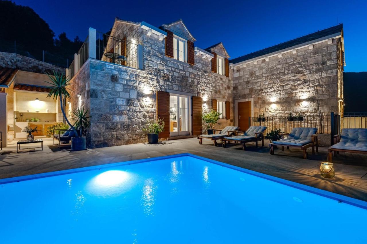 New Villa Ani! Traditional And Luxurious 4-Bedroom Villa With Heated Pool And Sea Views Постира Екстериор снимка