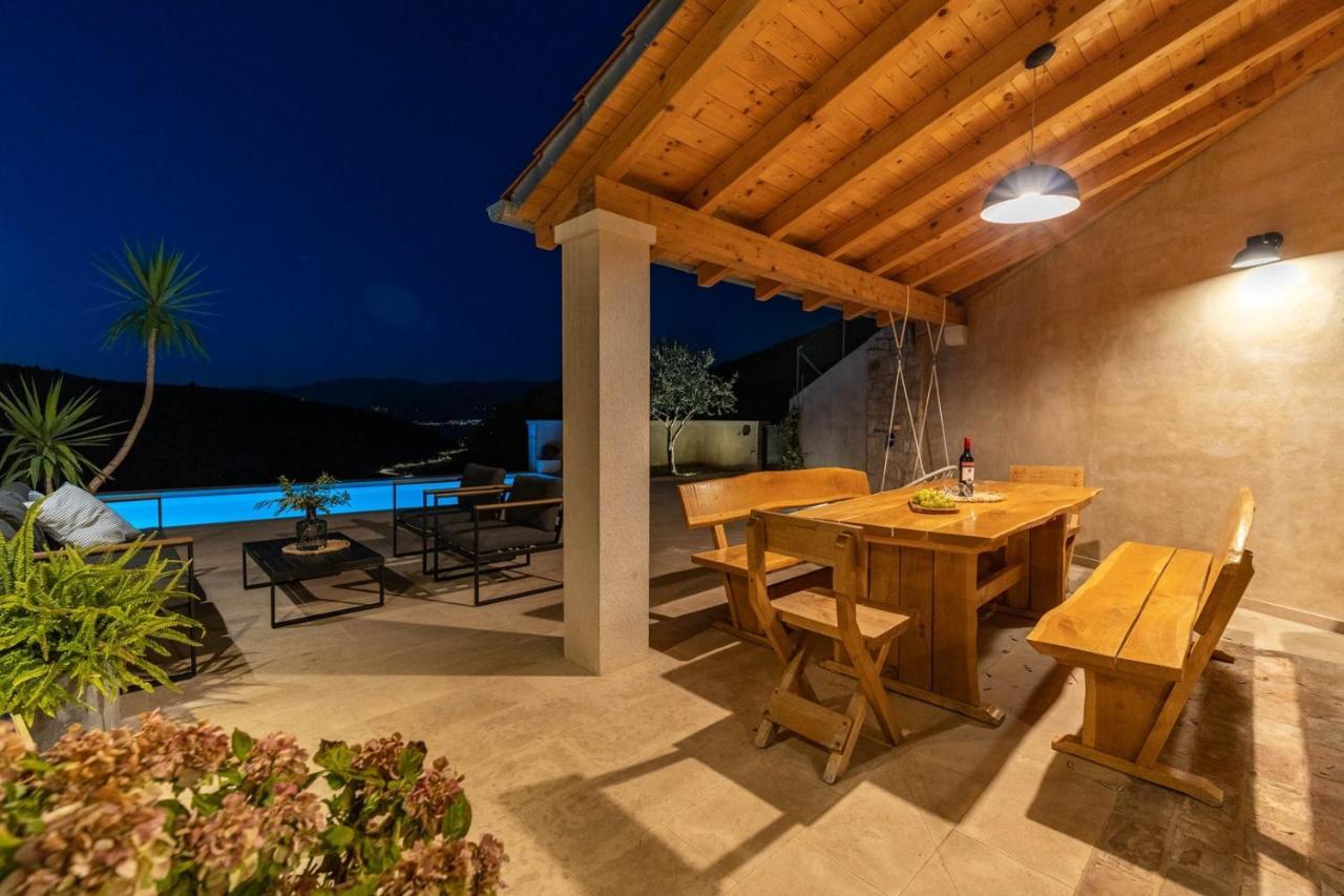New Villa Ani! Traditional And Luxurious 4-Bedroom Villa With Heated Pool And Sea Views Постира Екстериор снимка