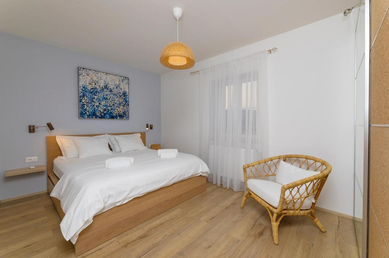 New Villa Ani! Traditional And Luxurious 4-Bedroom Villa With Heated Pool And Sea Views Постира Екстериор снимка