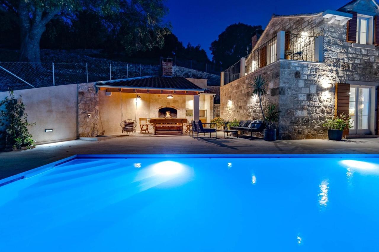 New Villa Ani! Traditional And Luxurious 4-Bedroom Villa With Heated Pool And Sea Views Постира Екстериор снимка